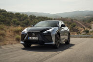 Lexus RZ renovado em sessão fotográfica