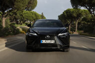 Lexus RZ renovado surge em fotogaleria, com destaque para o design e detalhes