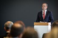 Ministro da Economia assina protocolo com Volkswagen na Autoeuropa, Palmela