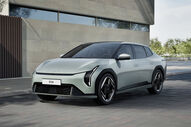 Kia EV4 chega a Portugal com preços a partir de 36.700 euros.
