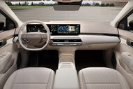 Interior do Kia EV4, carro 100% elétrico disponível em Portugal