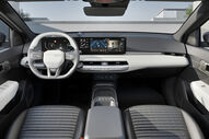 Interior do Kia EV4, modelo 100% elétrico disponível em Portugal