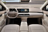 Interior do Kia EV4, um veículo elétrico acessível em Portugal