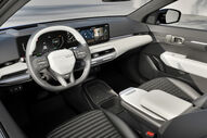 Interior do Kia EV4, modelo 100% elétrico que chega a Portugal