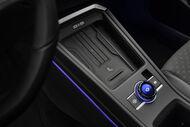 Interior do Volkswagen T-Roc com carregador USB e botão start/stop