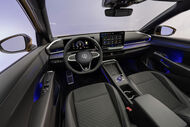 Interior do novo Volkswagen T-Roc, com motorizações 'mild-hybrid' e hybrid