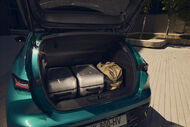 Peugeot 308 SW: bagageira com malas, espaço para viagens
