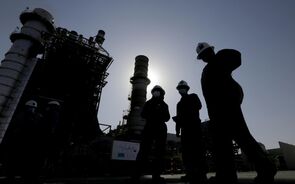 Aramco anuncia queda nos lucros devido aos preços do petróleo