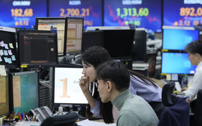 Relatos de possível acordo de cessar-fogo levam crude a perdas de mais de 1%