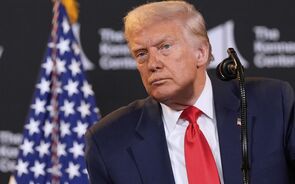 Trump alerta Putin sobre 'consequências muito graves' caso não haja cessar-fogo  