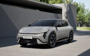 O Kia EV4 GT-Line apresenta um design elegante e moderno