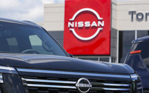 Mercedes vende participação na Nissan. Fabricante japonesa afunda mais de 6%