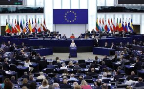 Comissão Europeia discute regulação de empresas tecnológicas após ameaças de Trump