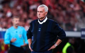 Mourinho em destaque com polo Adidas esgotado na loja