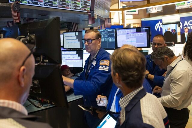 Wall Street fecha melhor sessão desde maio depois de 'sell-off' de sexta-feira