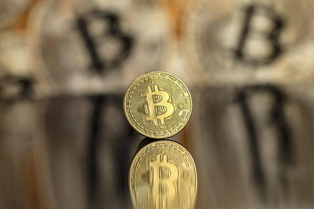 Euforia em torno da bitcoin esmorece e arrasta 'arcas do tesouro' para grandes perdas