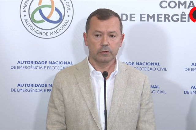 Aviões de combate a incêndios cedidos pela Suécia deverão chegar no domingo