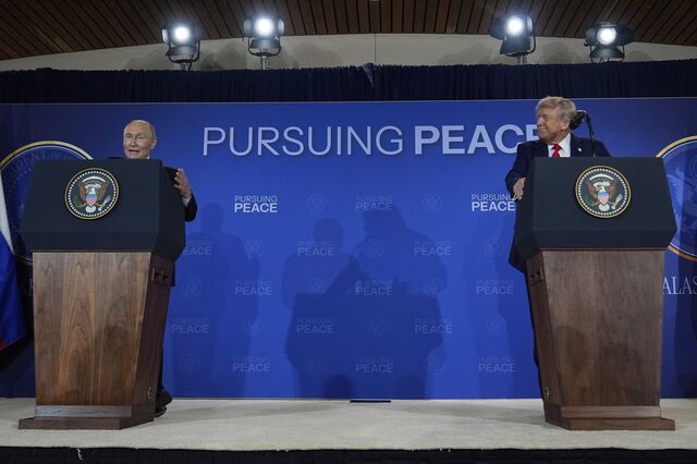 Trump e Putin falam em 'progressos significativos' após cimeira. Novo encontro na calha