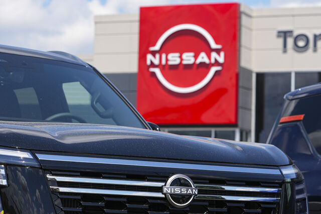 Mercedes vende participação na Nissan. Fabricante japonesa afunda mais de 6%