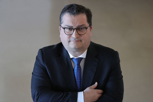 Sarmento trava redução da dívida e atira recuperação para 2026