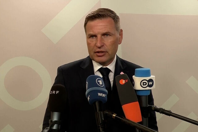 'Putin não se mexerá a menos que haja mais pressão'. Ministros da Defesa da UE reunidos