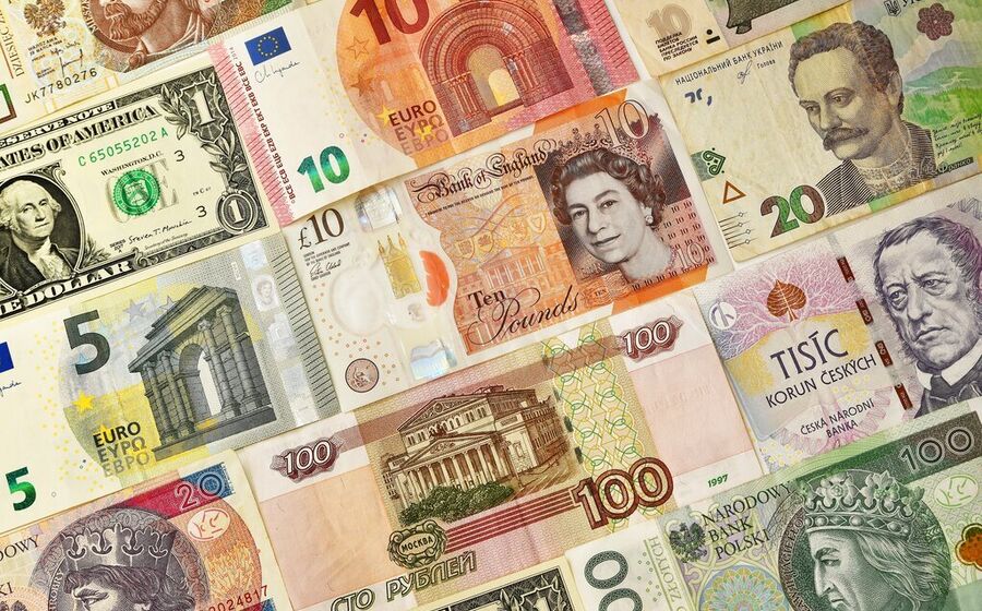 Libra continua sob pressão, iene ainda 'celebra' vitória de Takaichi