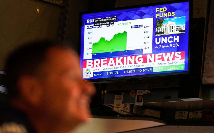 Nasdaq bate novo recorde. S&P 500 e Dow Jones aproximam-se de máximos.