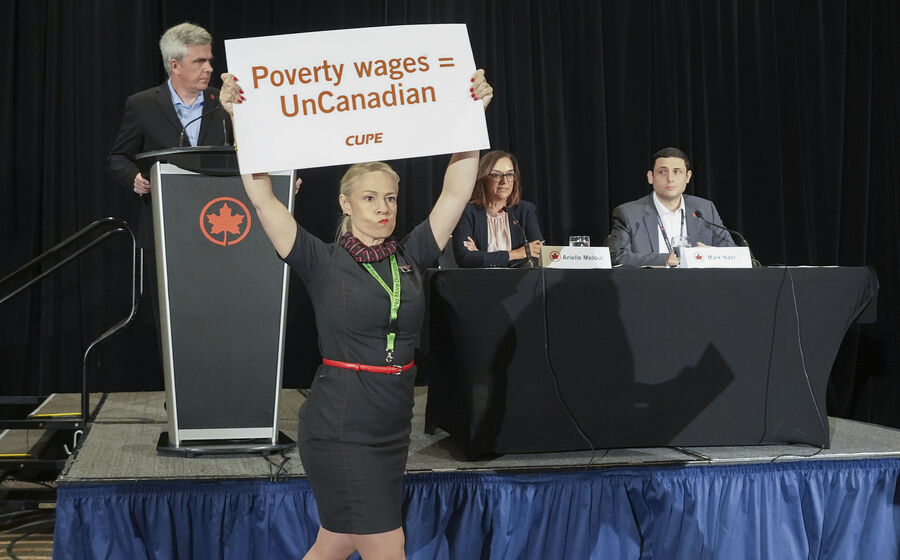 Air Canada: Protesto de assistentes de bordo contra 'salários de miséria'