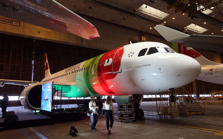 Avião da TAP homenageia Carlos Paredes