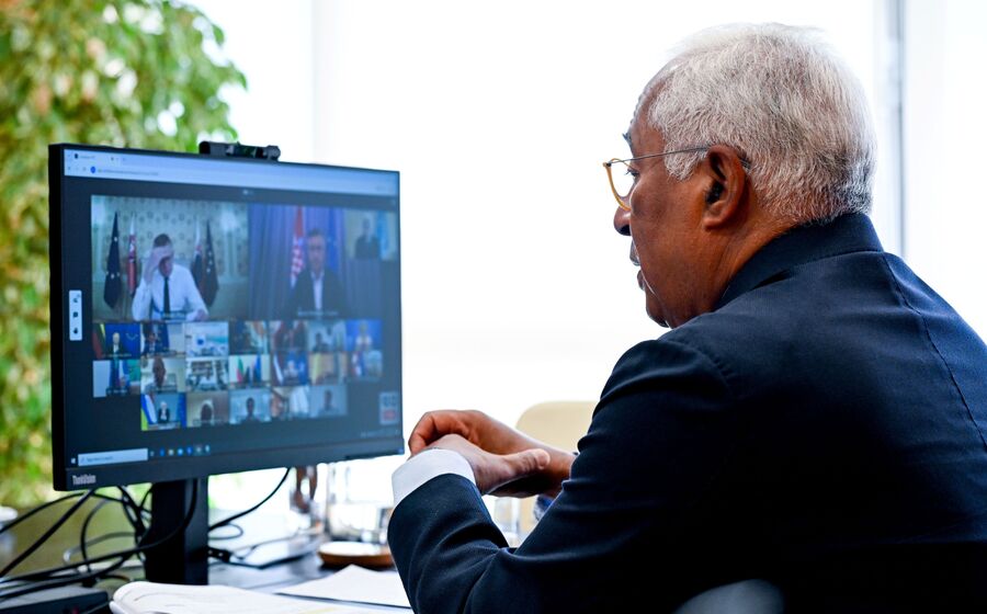 O Presidente do Conselho Europeu, António Costa, participa na reunião pós-encontros da Casa Branca por videoconferência.