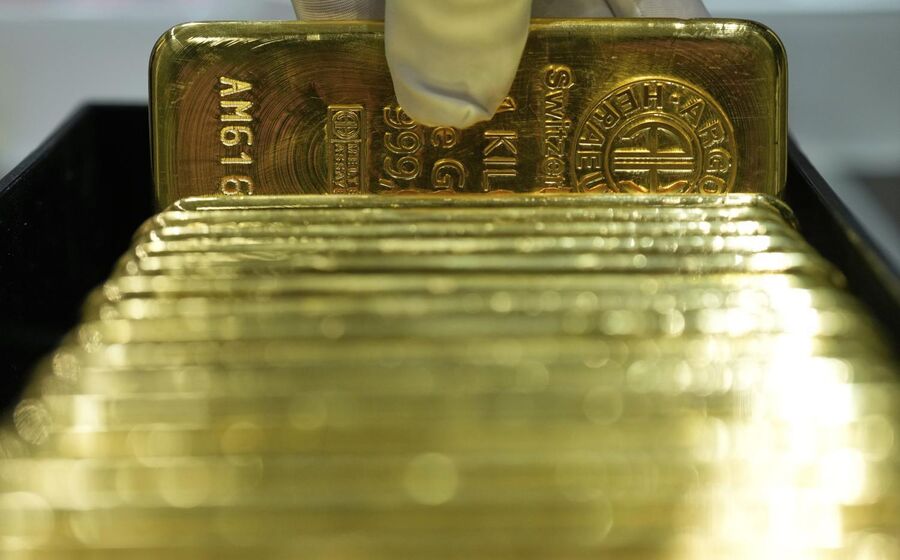 Ouro atinge os 3.719 dólares por onça