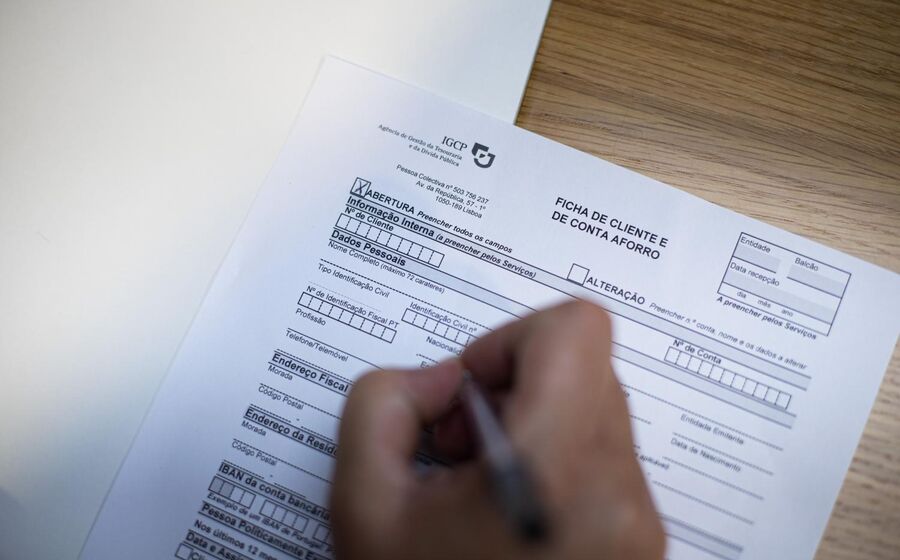 Investimento das famílias levou o 'stock' de certificados de aforro a recordes.