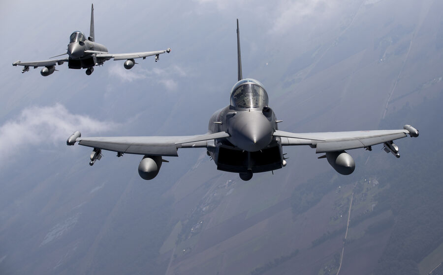 Pentágono financia produção secreta de míssil AIM-260 da Lockheed Martin