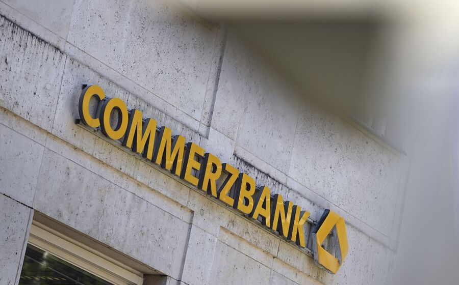 UniCredit aumenta participação no Commerzbank para 26%, mas Alemanha opõe-se