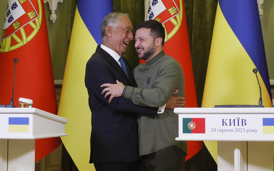 Marcelo Rebelo de Sousa condecorado por Zelensky no Dia da Independência da Ucrânia