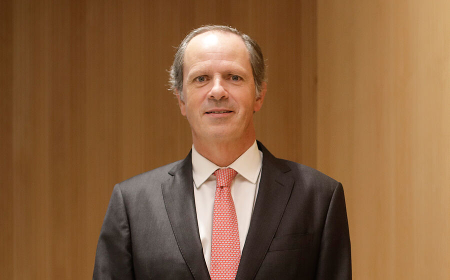 Pedro Castro e Almeida, CEO do Santander Portugal, diz que 'apesar da descida da margem financeira' o banco está a 'crescer em comissões'.