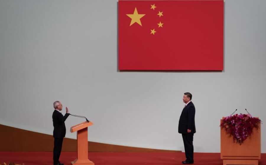 Juramento e tomada de posse do novo Chefe do Executivo da Macau, Sam Hou Fai (à esquerda) perante o Presidente chinês Xi Jinping