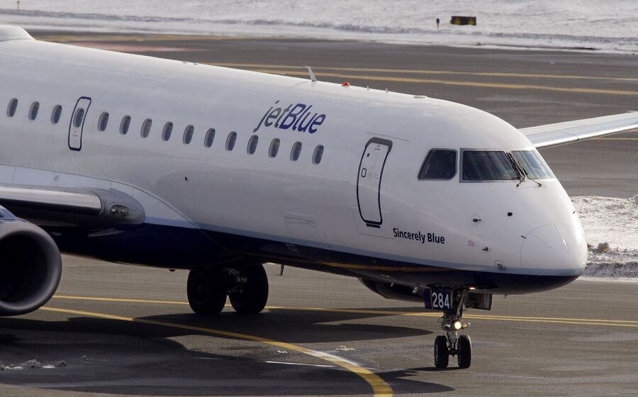 JetBlue pondera ação contra Portugal face a limitações nos aeroportos portugueses