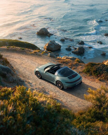 Porsche 911 Carrera junto à costa