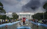 Protesto em frente ao parlamento no Nepal após incêndio