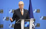 Alar Karis, presidente da Estónia, numa reunião da NATO