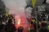 Protestos em França contra plano de austeridade resultam em confrontos e detenções