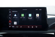 Ecrã de aplicações no Renault Clio com Android Auto e Apple CarPlay