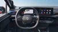 Interior do novo Renault Clio com painel digital e sistema de navegação