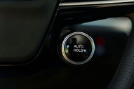 Botão 'Auto Hold' no volante do KGM Musso EV