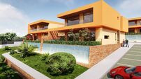 Casas modernas com jardim e estacionamento