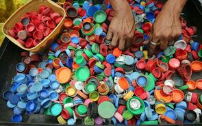 Reciclagem: Estudo estima tempo para competir com produção de plástico virgem