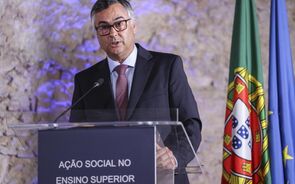 Ministro aborda opção entre IRS Jovem e devolução de propinas para jovens diplomados