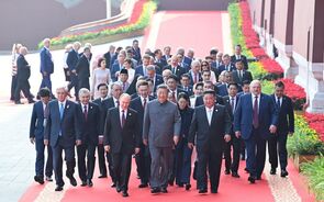 Xi, Putin e Kim mostram unidade num desfile militar na China