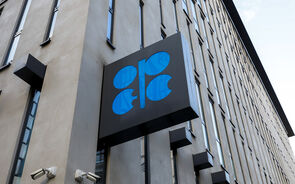 OPEP+ vai continuar a colocar mais crude no mercado